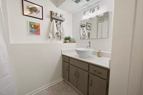 Bath - 2543 Colony Cir, Saint Cloud, MN 56303 photo 6 of 7
