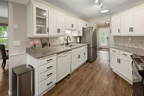 Kitchen - 2543 Colony Cir, Saint Cloud, MN 56303 photo 3 of 7