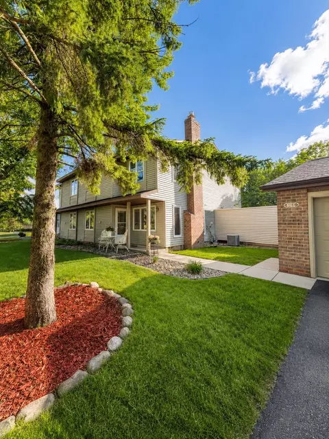 4677 Sorrell Pt, Eagan, MN 55122