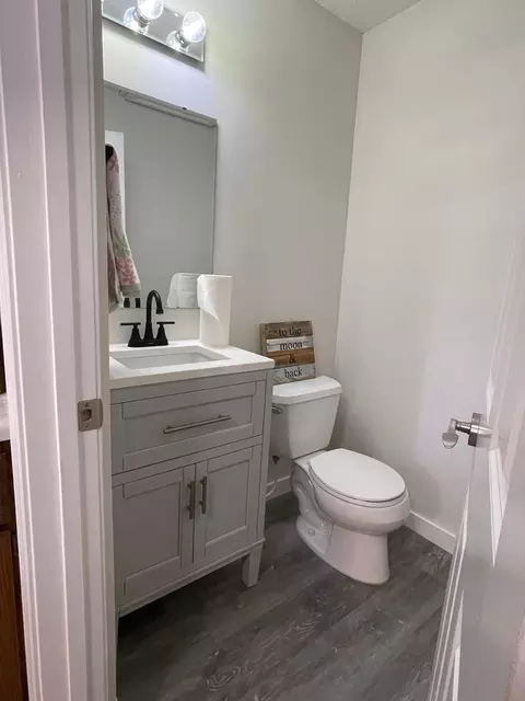 Bath - 4677 Sorrell Pt, Eagan, MN 55122 photo 1 of 2