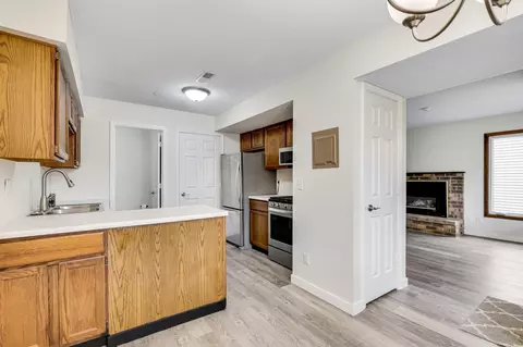 Kitchen - 4677 Sorrell Pt, Eagan, MN 55122 photo 4 of 4