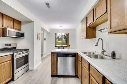 Kitchen - 4677 Sorrell Pt, Eagan, MN 55122 photo 1 of 4