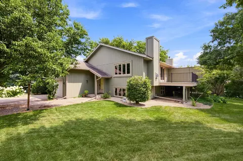 10277 Tarn Cir, Eden Prairie, MN 55347
