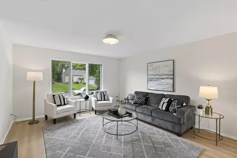18735 Pennington Ave, Eden Prairie, MN 55346