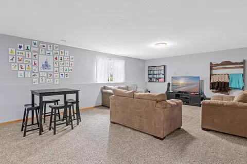 4689 Heritage Pkwy N, Hugo, MN 55038