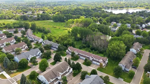 3176 Juniper Ln #E, Woodbury, MN 55125