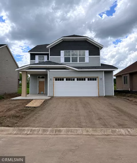 8982 Parkview Cir, Chisago City, MN 55013