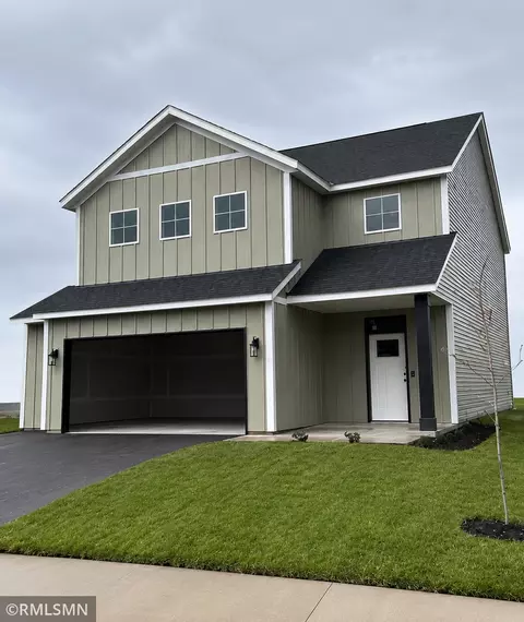 8982 Parkview Cir, Chisago City, MN 55013