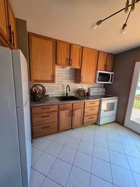 Kitchen - 1204 11th Ave SW, Austin, MN 55912 photo 1 of 2