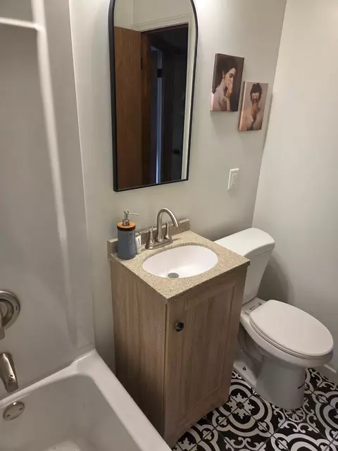 Bath - 1204 11th Ave SW, Austin, MN 55912 photo 2 of 2