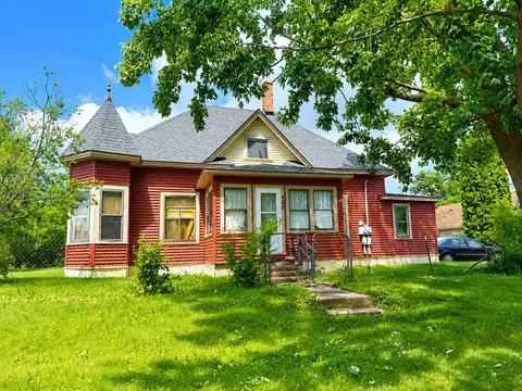 420 W Jackson St, Parkers Prairie, MN 56361