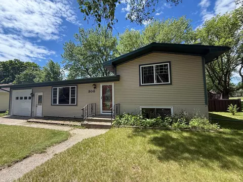 308 Sunset Ave, Detroit Lakes, MN 56501