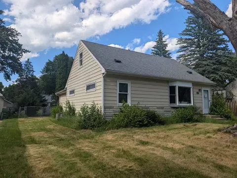 527 Emil Ave, Shoreview, MN 55126