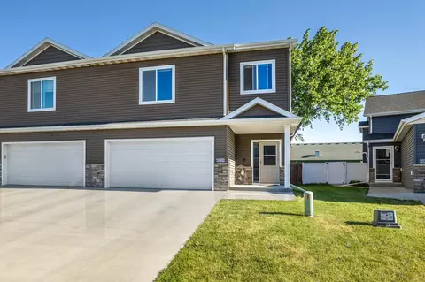 6054 14th St S, Fargo, ND 58104