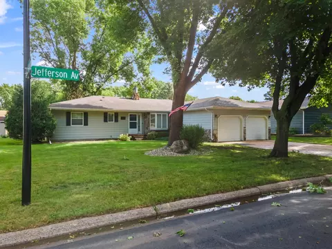 1109 Jefferson Ave, Marshall, MN 56258