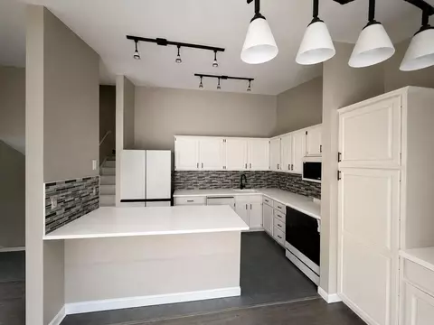 9712 Cimarron Cir, Minnetonka, MN 55305