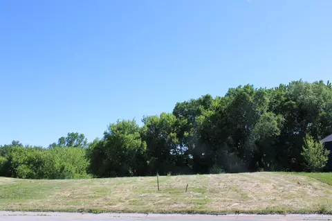 1359 Southfork Dr SE, Hutchinson, MN 55350