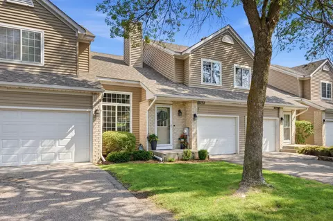 18232 Warbler Ln, Eden Prairie, MN 55346