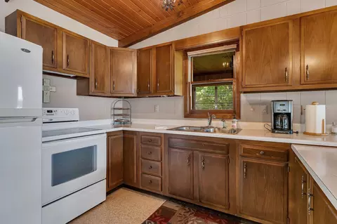 Kitchen - 19372 Two Rivers Rd, Avon, MN 56310 photo 1 of 2