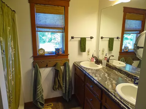 Bath - E560 Cedar Road, Eau Claire, WI 54701 photo 2 of 5