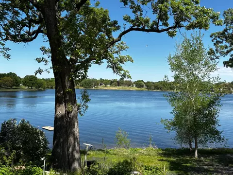3940 Lake Curve Ave N, Robbinsdale, MN 55422