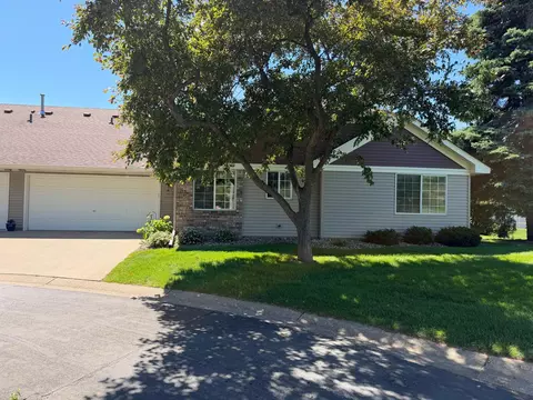 545 Lovell Ave, Roseville, MN 55113