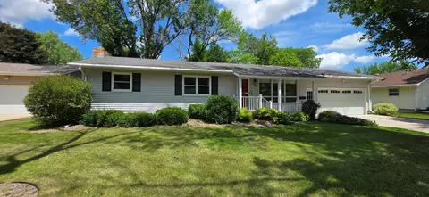102 Southview Dr, Marshall, MN 56258