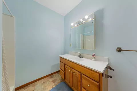 Bath - 23493 Echo Ave, Faribault, MN 55021 photo 3 of 4