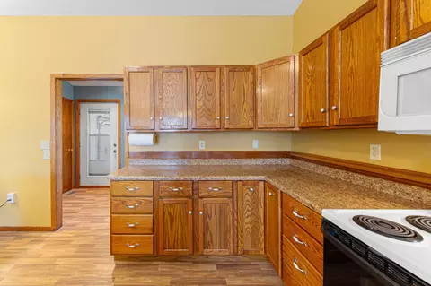 Kitchen - 23493 Echo Ave, Faribault, MN 55021 photo 4 of 8