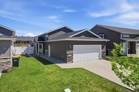 1034 29th Ave W, West Fargo, ND 58078