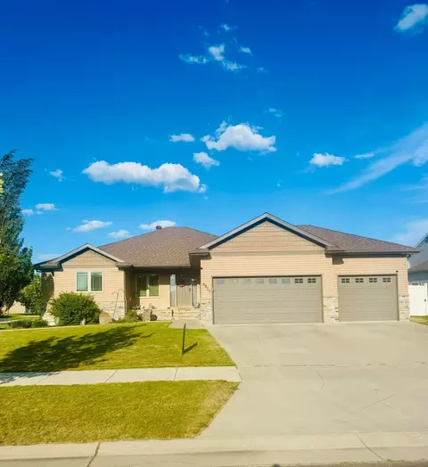 6810 24 St S, Fargo, ND 58104