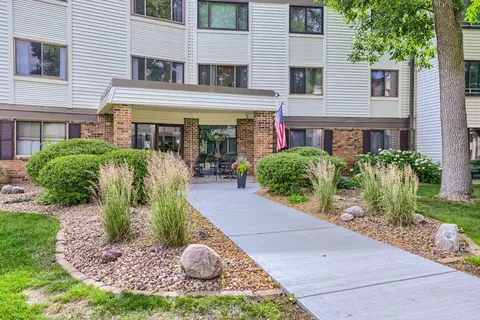 10600 43rd Ave N #202, Plymouth, MN 55442