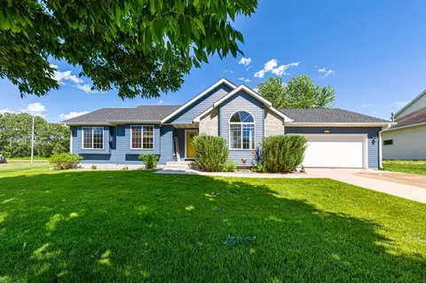 1555 Cornerstone Ln, Owatonna, MN 55060