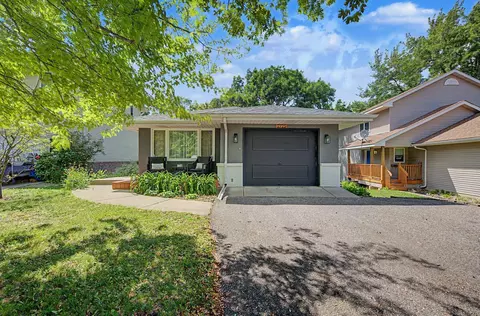 2725 Parkview Blvd, Robbinsdale, MN 55422