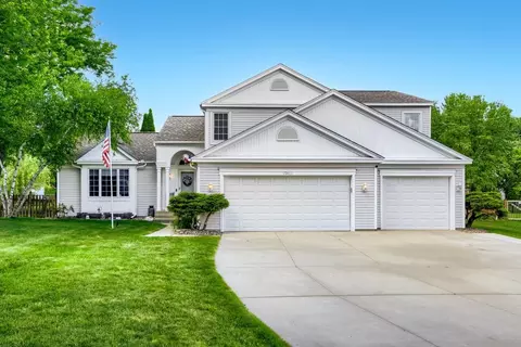 17411 Honeysuckle Ct, Lakeville, MN 55044