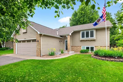 1222 Saddlebrook Ln, Woodbury, MN 55125