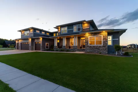 2815 Rivers Bend Dr E, West Fargo, ND 58078