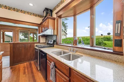 Kitchen - 18615 Dunn Rd, Caledonia, MN 55921 photo 4 of 4