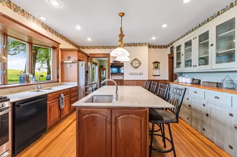 Kitchen - 18615 Dunn Rd, Caledonia, MN 55921 photo 2 of 4