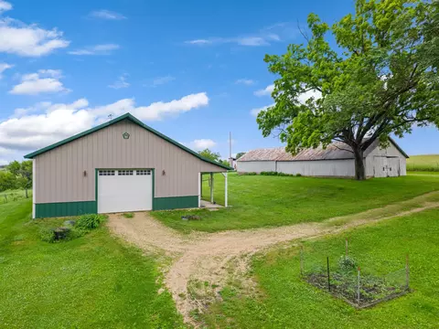 Exterior - 18615 Dunn Rd, Caledonia, MN 55921 photo 4 of 4