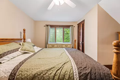 Bedroom - 18615 Dunn Rd, Caledonia, MN 55921 photo 2 of 6