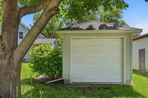 Exterior - 424 E 11th St, Gibbon, MN 55335 photo 15 of 16