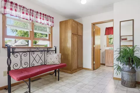 Entry Way - 424 E 11th St, Gibbon, MN 55335 photo 1 of 7