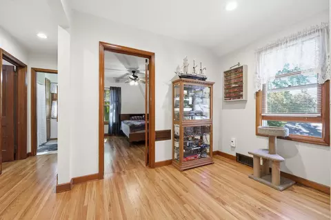 Entry Way - 424 E 11th St, Gibbon, MN 55335 photo 5 of 7
