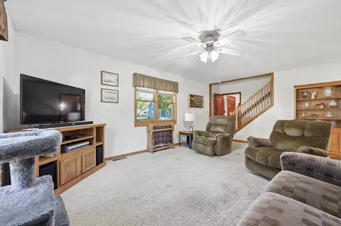 Living - 424 E 11th St, Gibbon, MN 55335 photo 2 of 3