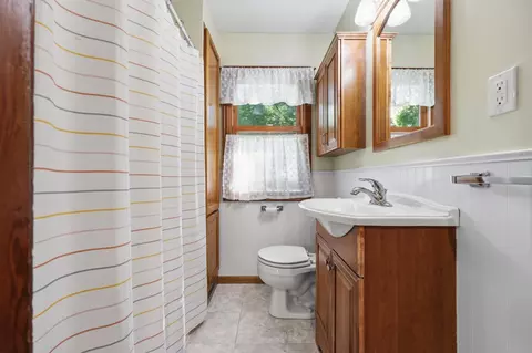Bath - 424 E 11th St, Gibbon, MN 55335 photo 1 of 1