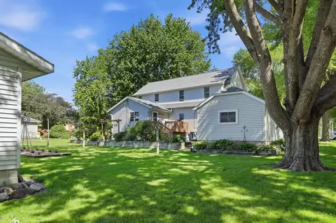 Exterior - 424 E 11th St, Gibbon, MN 55335 photo 4 of 16