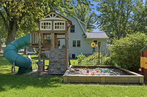 Exterior - 424 E 11th St, Gibbon, MN 55335 photo 9 of 16