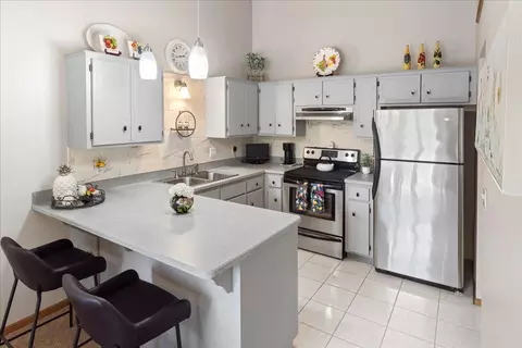 Kitchen - 4602 12 Penkwe Way, Eagan, MN 55122 photo 1 of 1