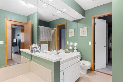 Bath - 4602 12 Penkwe Way, Eagan, MN 55122 photo 2 of 2